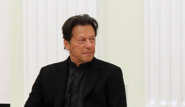 Экс-премьера Пакистана Имрана Хана приговорили к трем годам тюрьмы за коррупцию