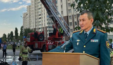 Прыгать не должны были: глава МЧС о видео во время пожара в многоэтажке в Алматы