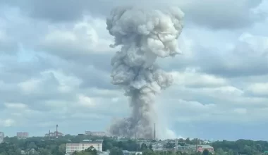 Людей эвакуируют из-за взрыва на заводе близ Москвы