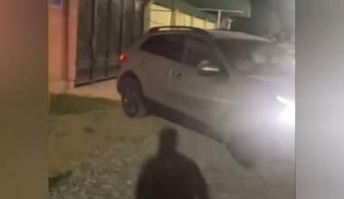 Полицейский дал порулить служебным авто своему родственнику в Шымкенте