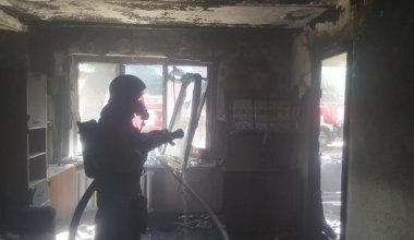Квартира загорелась в многоэтажке Актобе