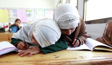 Глава Минпросвета неоднозначно высказался о ношении хиджаба в школах Казахстана