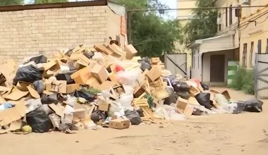 Службы работают плохо: в Актобе мусорные компании побили личный антирекорд
