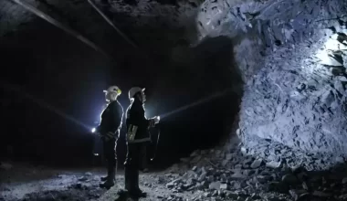 Почему работы на шахте "Казахстанская" осложняются