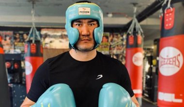 Непобеждённый казахстанский боксер проиграл узбекистанцу нокаутом