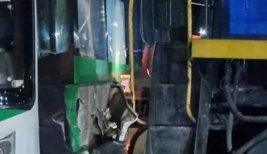 С поездом столкнулся пассажирский автобус в Астане