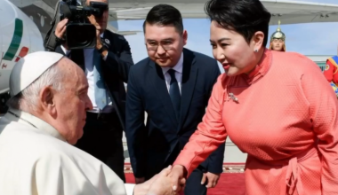Папа римский впервые в истории прибыл в Монголию