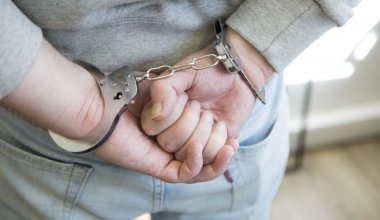 Злостного неплательщика алиментов арестовали в Астане: он задолжал 19 млн