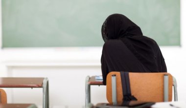 Директора школы в Туркестанской области избили за запрет хиджаба