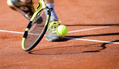 Уверенный старт: казахстанские теннисисты с победы начали выступление в плей-офф Кубка Дэвиса