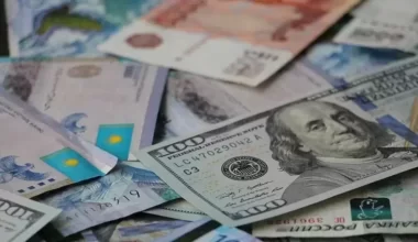 Нацбанк назвал официальные курсы доллара, рубля и евро