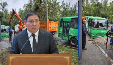 Ливень промочил асфальт: автобус провалился в яму в центре Алматы