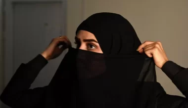 Во Франции разгорается скандал из-за запрета хиджаба