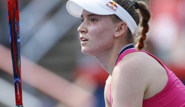 Мощный камбэк: Елена Рыбакина на опыте выиграла матч на турнире в Пекине