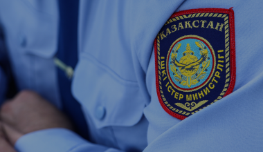 В Павлодаре пьяный полицейский сбил доставщика еды