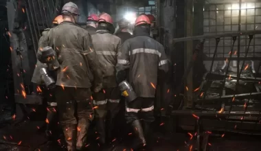 Нужно ожидать: глава МЧС заявил, что пожар на шахте «Казахстанская» могут тушить год