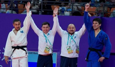 Казахстанские пара дзюдоисты выиграли золото и серебро на Азиаде