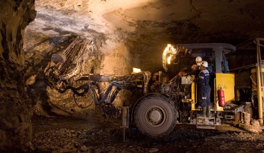 Шесть рабочих упали с конвейера на руднике «Казахмыса»