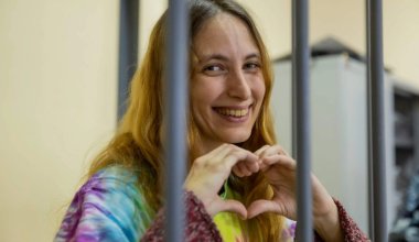 7 лет за антивоенный призыв: в России вынесли приговор художнице Саше Скочиленко