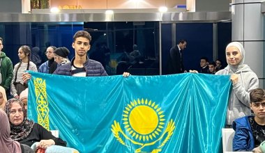 Казахстанцы с семьями из сектора Газа прибыли в Алматы