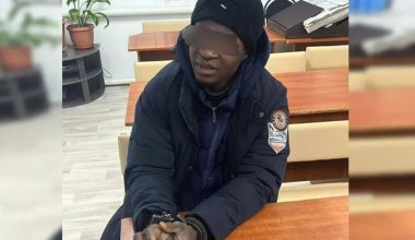 Африканец пешком шел в Россию и стал жертвой мошенника в ЗКО