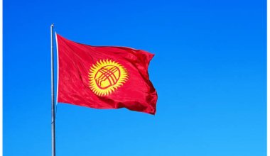 В Кыргызстане разгорелся скандал из-за изменения флага