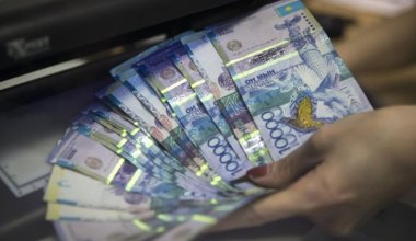 В Казахстане утвердили минимальную зарплату и МРП на 2024 год
