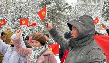 Протест устроили жители Кыргызстана из-за смены флага