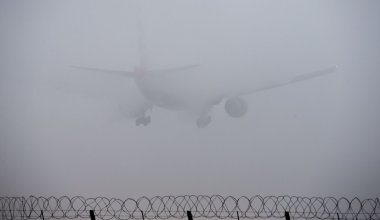 Рейс опоздал на 11 часов, стюардессы грубили: казахстанцы пожаловались на Air Astana