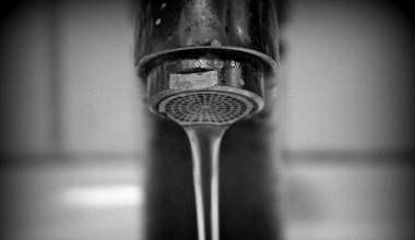 Жители сел в ЗКО платили повышенный тариф за питьевую воду