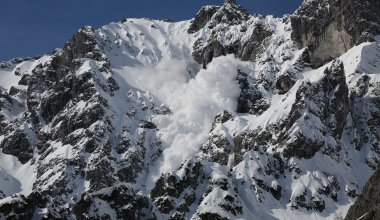 О возможной угрозе схода лавин предупредили в ДЧС Алматы