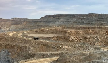 Автобус с пассажирами провалился на руднике в Павлодарской области