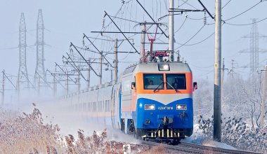 Пассажиров поезда Астана-Шымкент пересадили на другой состав по техпричинам