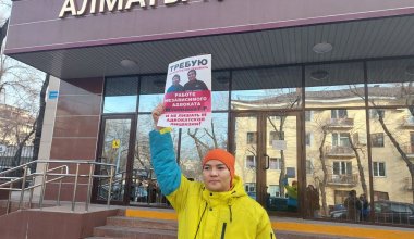Лицензию не трогать, или Что требовал активист Айтеленов на пикете у городского суда Алматы