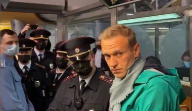 Легкая досада: Навальный ответил, зачем вернулся в Россию из Германии