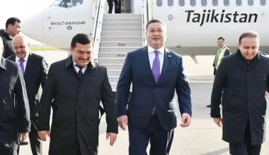Глава МИД РК прибыл в Таджикистан