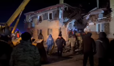 Под завалами люди: в Казахстане от взрыва разрушился жилой дом