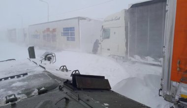 На военной технике эвакуировали людей с трасс Актюбинской области