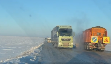Заторы на дороге: почему на трассе в Актюбинской области заблокировано движение