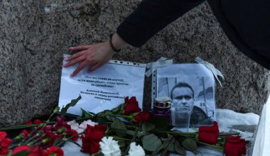 Смерть Алексея Навального: акции памяти проходят по всему миру