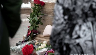 Мемориалы и реакции местных общественных деятелей на смерть Навального: обзор узбекской прессы