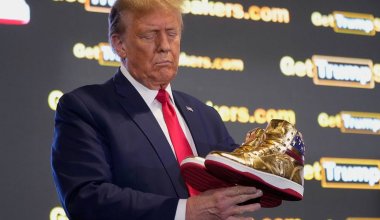 Трамп запустил собственный бренд золотых кроссовок