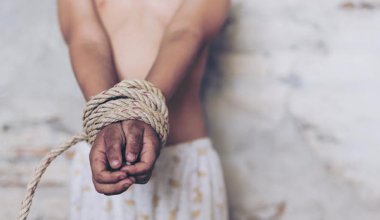 Два года тюрьмы грозит жительнице Улытауской области, державшей троих детей в рабстве