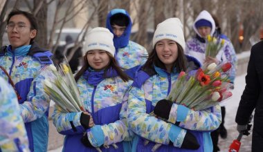 Более 1000 тюльпанов подарят женщинам волонтёры в Астане