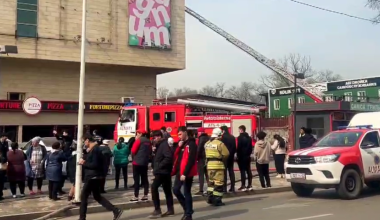 Пожар произошел в торговом центре в Алматы