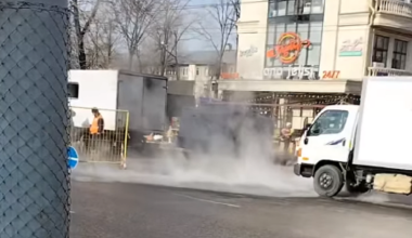 Прорыв теплотрассы произошел в Алматы