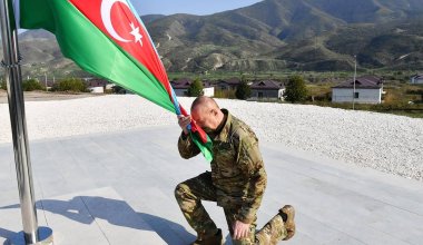 Алиев поблагодарил Токаева за "братскую помощь в деле восстановления Карабаха"