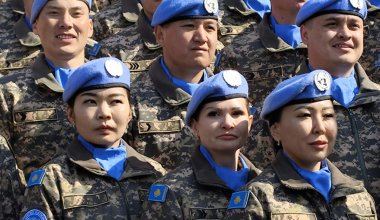 Голубые береты и маникюр: казахстанских миротворцев в Алматы проводили на Ближний Восток