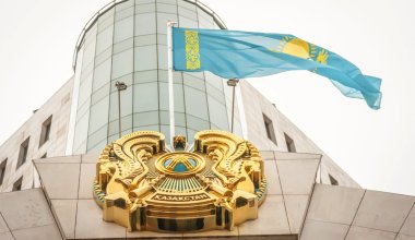 Герб Казахстана создали за границей, заявили на Национальном курултае
