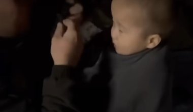 Фельдшеры нашли ребенка в куче мусора в Алматы